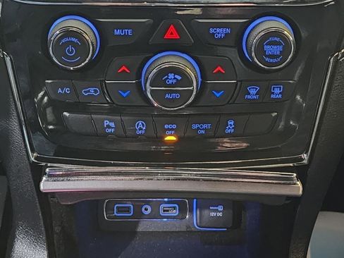 Used 2019 Jeep Grand Cherokee Limited X image 23