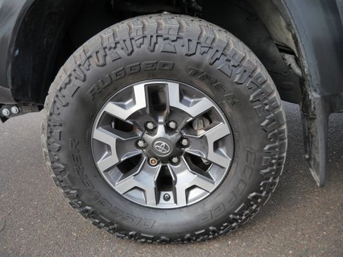 Certified 2019 Toyota Tacoma TRD Off-Road image 16