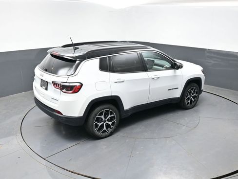 Used 2025 Jeep Compass Limited AWD/4WD image 39