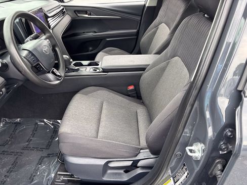 Used 2025 Toyota Camry LE FWD image 17