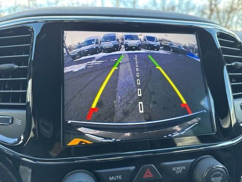 Used 2022 Jeep Grand Cherokee Limited image 15