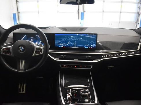 Used 2024 BMW X7 xDrive40i w/ M Sport Package AWD/4WD image 5