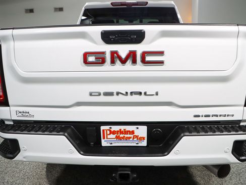 Used 2023 GMC Sierra 2500 Denali w/ Denali Ultimate Package image 8