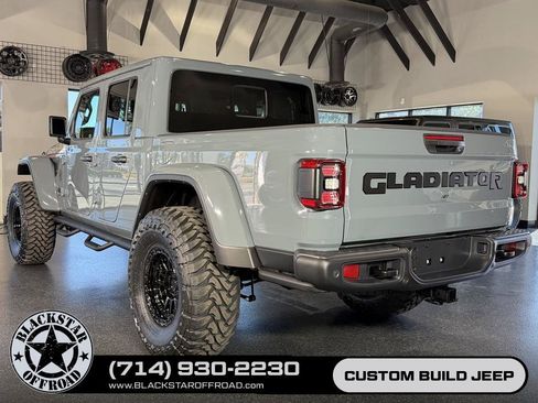 Used 2025 Jeep Gladiator Mojave AWD/4WD image 9