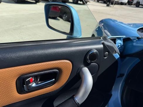 Used 2003 Toyota MR2 RWD image 17