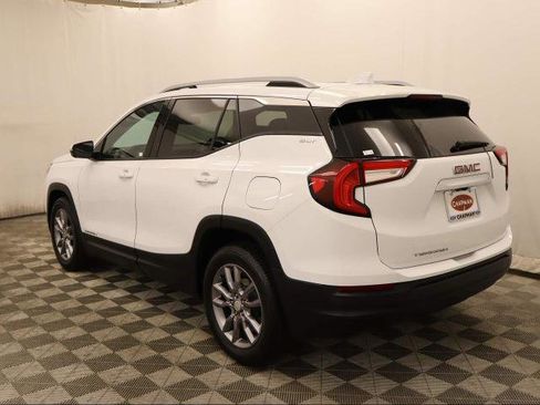 Used 2024 GMC Terrain SLT image 4
