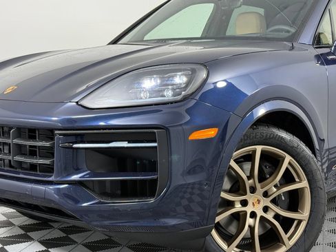 Certified 2026 Porsche Cayenne AWD/4WD image 11