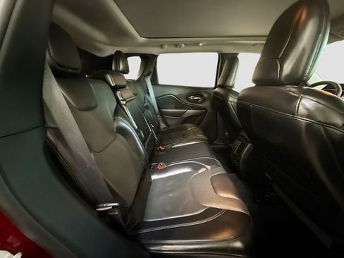 Used 2019 Jeep Cherokee Limited AWD/4WD image 28