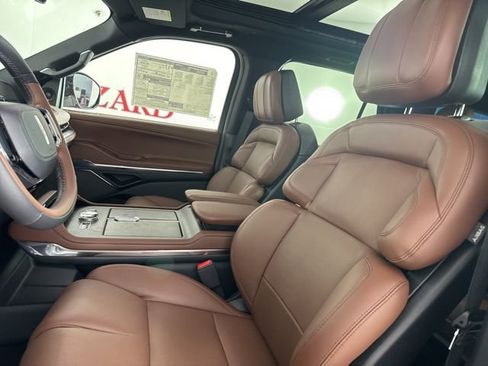 New 2025 Lincoln Navigator Reserve image 13