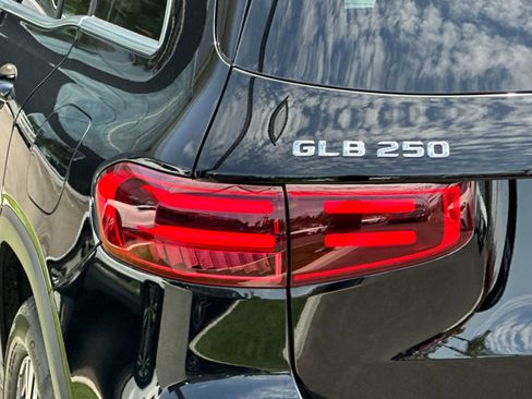 Used 2026 Mercedes-Benz GLB 250 4MATIC image 31