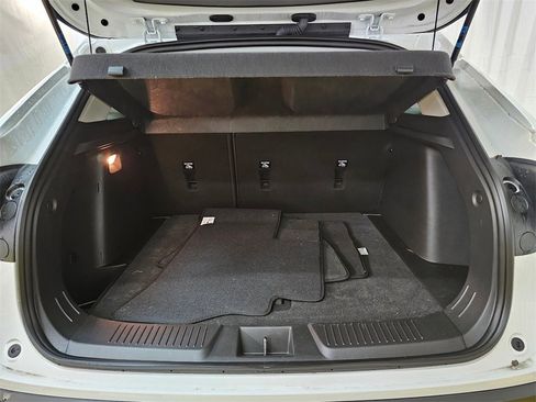 Used 2025 Chevrolet Trax LT image 14