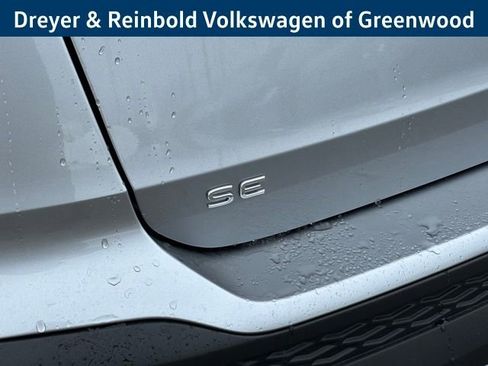 New 2026 Volkswagen Taos SE image 10