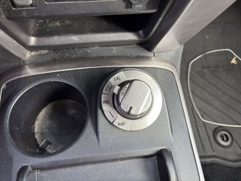 Used 2014 Toyota 4Runner Limited image 11