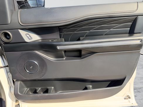 Used 2019 Ford Expedition Max Platinum AWD/4WD image 18
