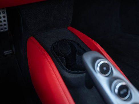 Used 2021 Ferrari F8 Tributo image 52