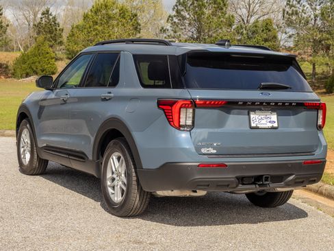 New 2026 Ford Explorer Active RWD image 4