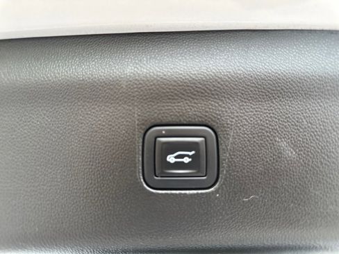 Used 2024 Buick Enclave Premium image 7