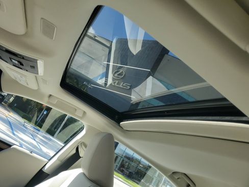 Used 2025 Lexus ES 350 w/ Premium Package image 22