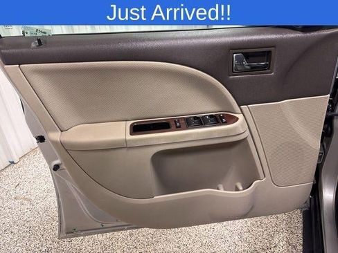 Used 2009 Ford Taurus SEL image 10