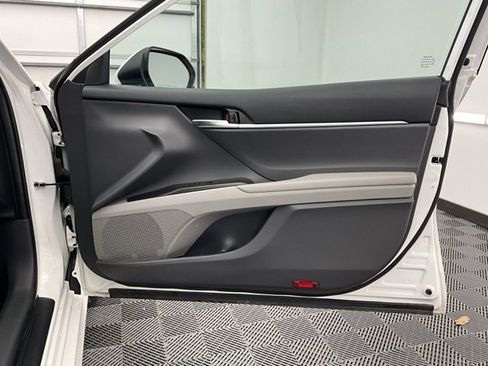 Used 2022 Toyota Camry LE image 12