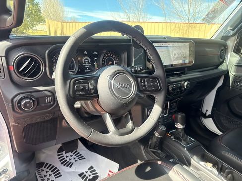 Used 2025 Jeep Wrangler Unlimited Rubicon image 14