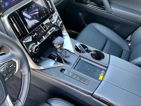 Used 2024 Lexus LX 600 4WD w/ Appearance Package image 16