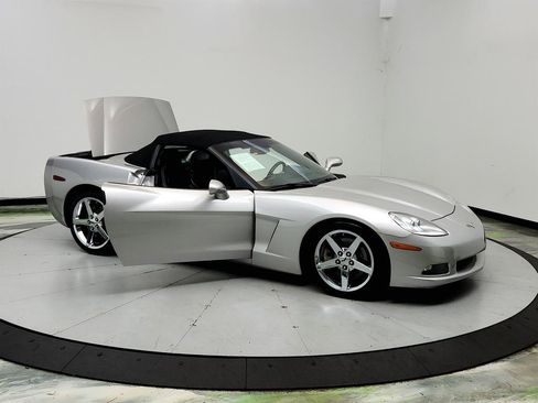 Used 2007 Chevrolet Corvette Convertible w/ Preferred Equipment Group RWD image 10