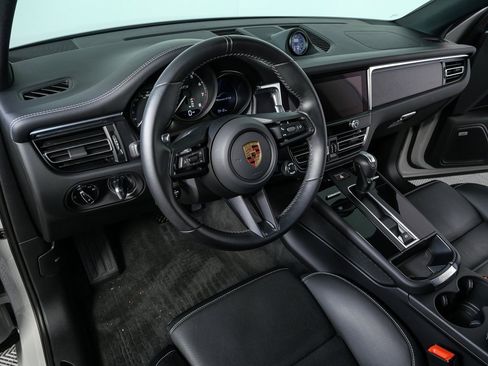 Certified 2024 Porsche Macan GTS image 4