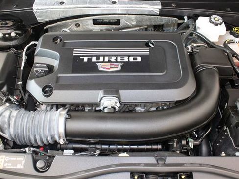 Used 2023 Cadillac XT4 Luxury w/ Cold Weather Package image 3