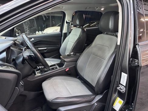 Used 2017 Ford Escape SE w/ Equipment Group 201A AWD/4WD image 9
