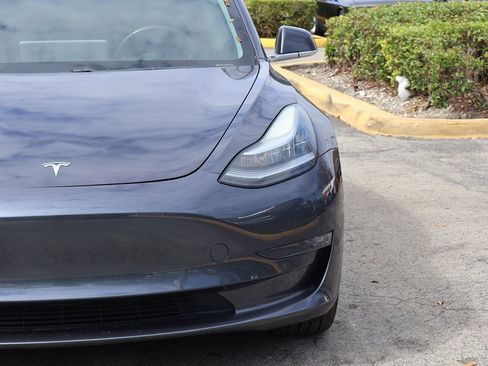 Used 2018 Tesla Model 3 Mid Range image 14