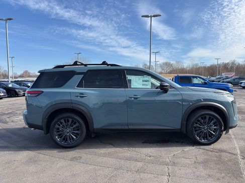 New 2026 Nissan Pathfinder SL image 4