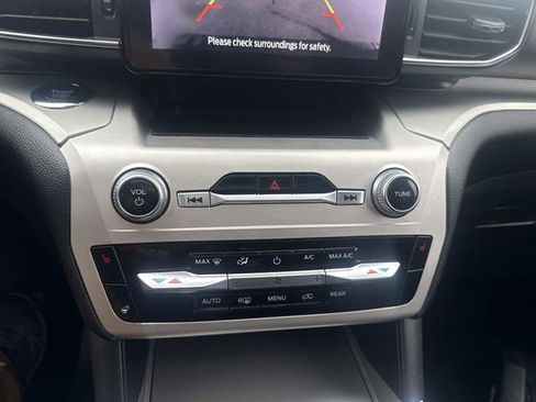 Certified 2022 Ford Explorer XLT w/ Equipment Group 202A image 23