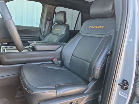 Used 2025 Ford Expedition Tremor AWD/4WD image 19