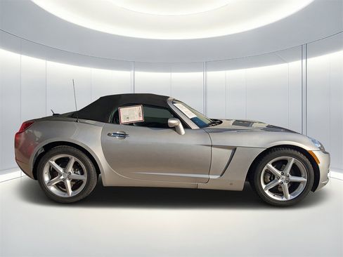 Used 2008 Saturn Sky image 3