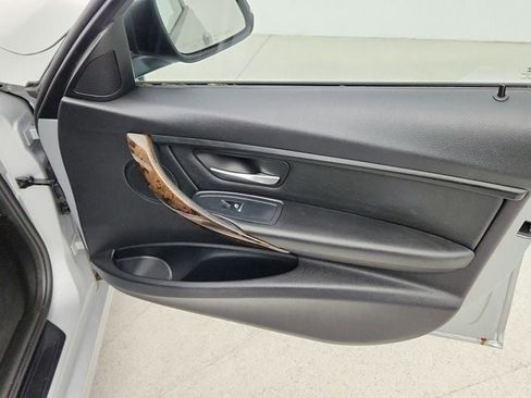 Used 2017 BMW 320i 320i Sedan with Premium and Dr image 27