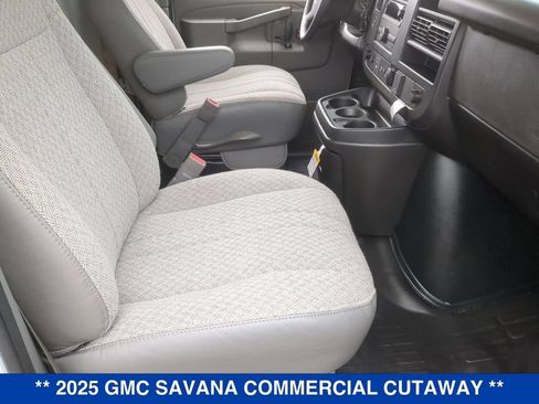 New 2025 GMC Savana 3500 RWD image 17