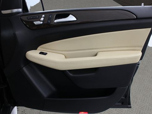 Used 2018 Mercedes-Benz GLS 450 4MATIC image 19