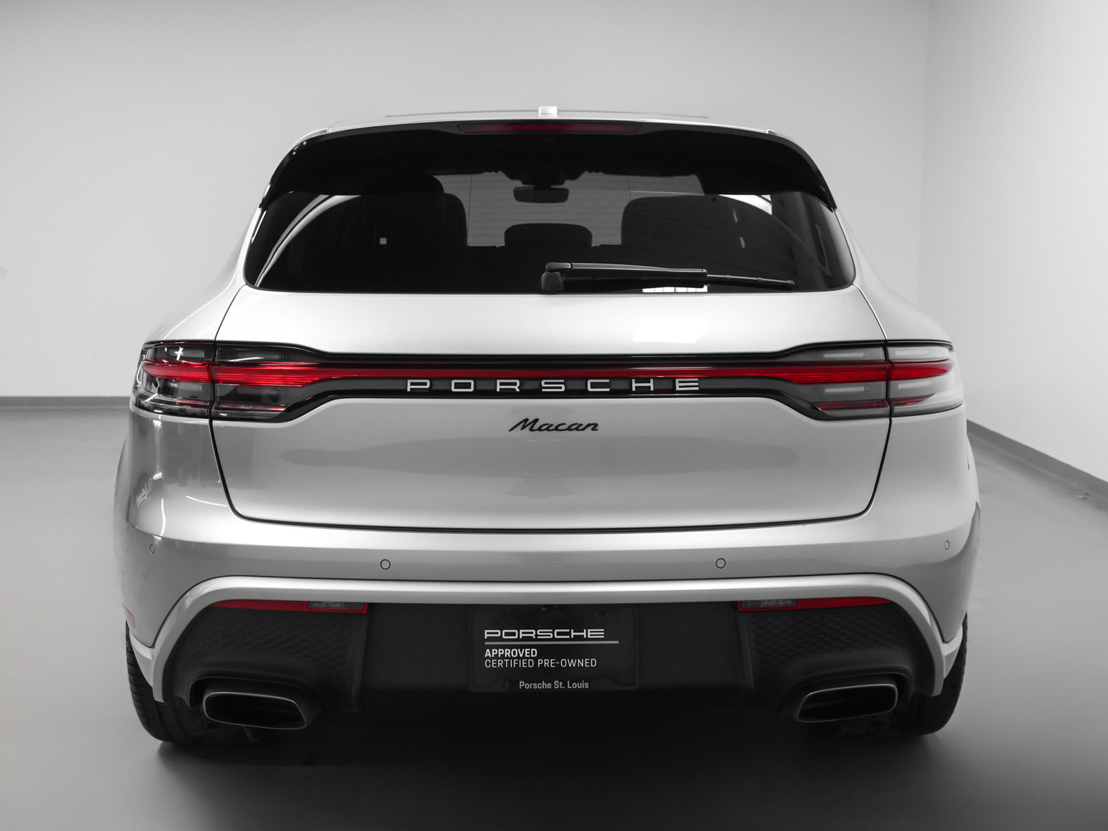Certified 2023 Porsche Macan AWD/4WD image 11