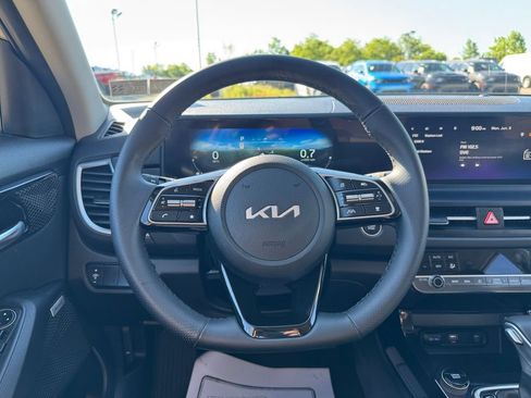 Certified 2024 Kia Seltos SX w/ SX Sunroof Package AWD/4WD image 15
