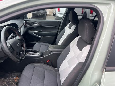 Used 2024 Chevrolet Trax RS FWD image 5