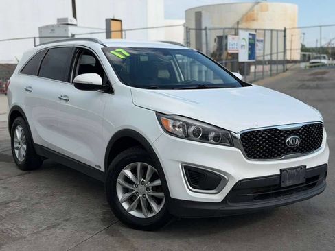 Used 2017 Kia Sorento AWD w/ LX Convenience Package image 1