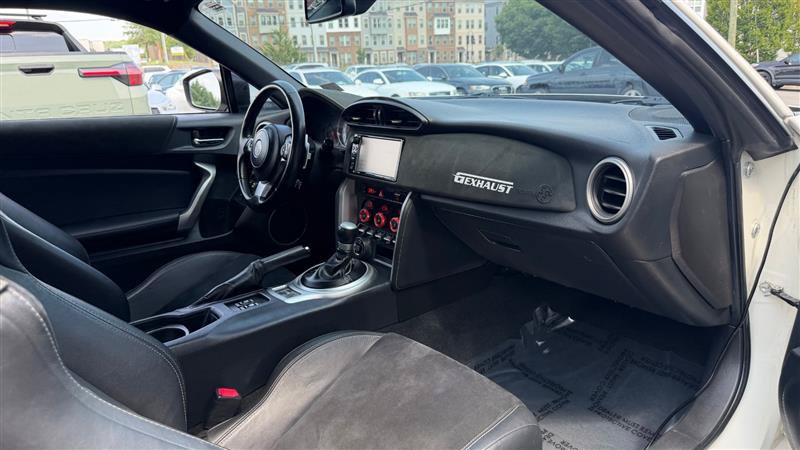 Used 2018 Toyota 86 RWD image 15