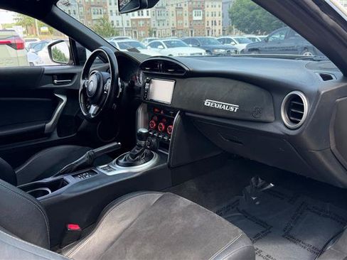Used 2018 Toyota 86 RWD image 15