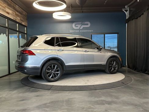 Used 2023 Volkswagen Tiguan SE image 3