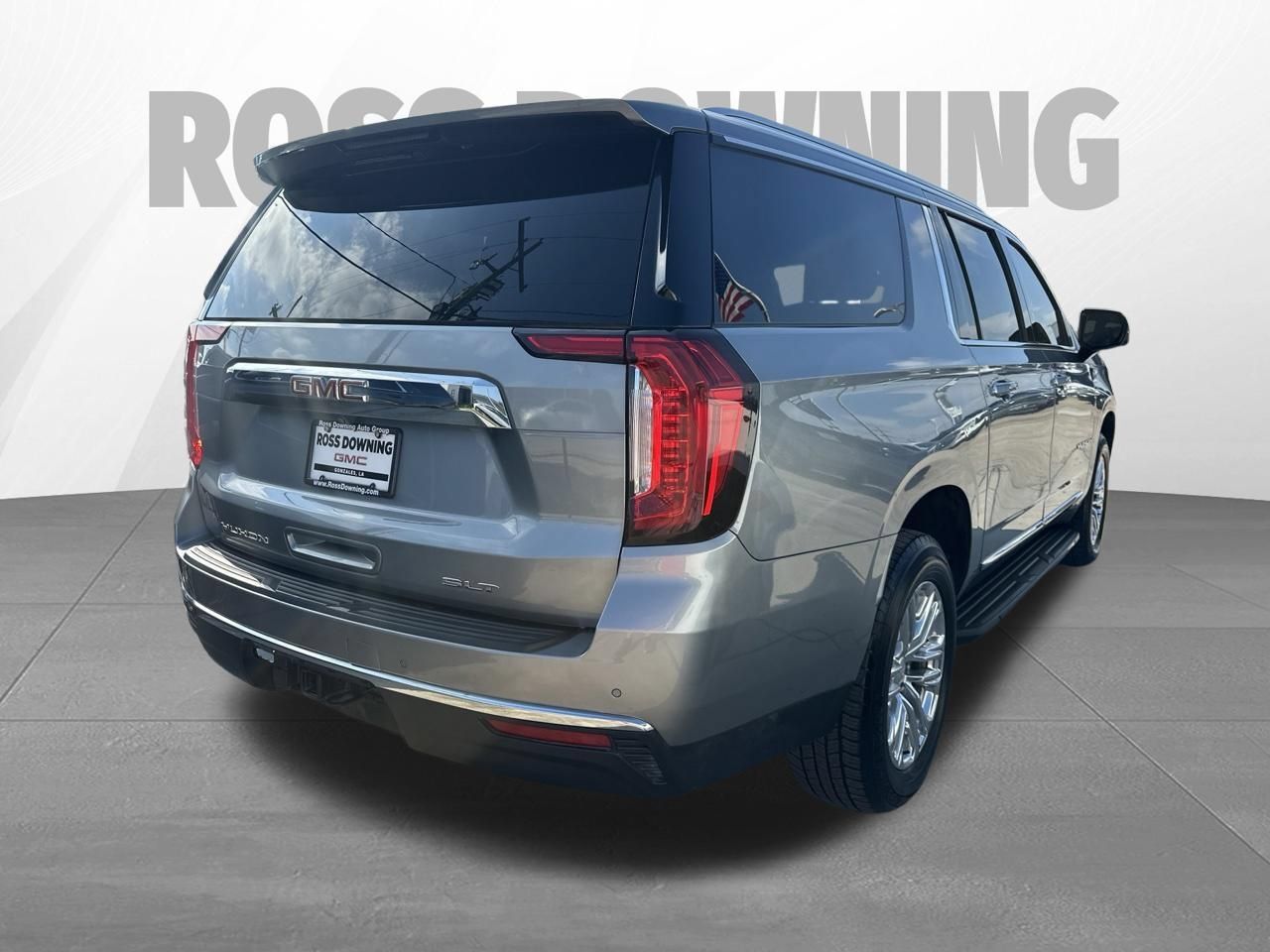Used 2023 GMC Yukon XL SLT w/ SLT Premium Package RWD image 4