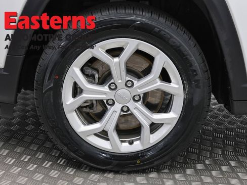 Used 2024 Jeep Compass Latitude AWD/4WD image 31