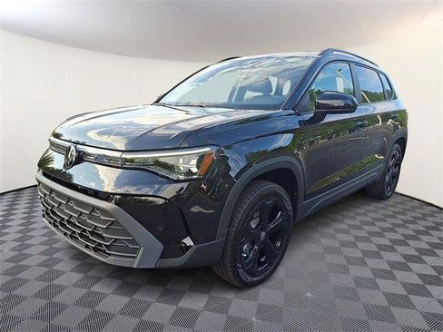 New 2025 Volkswagen Taos SE image 3