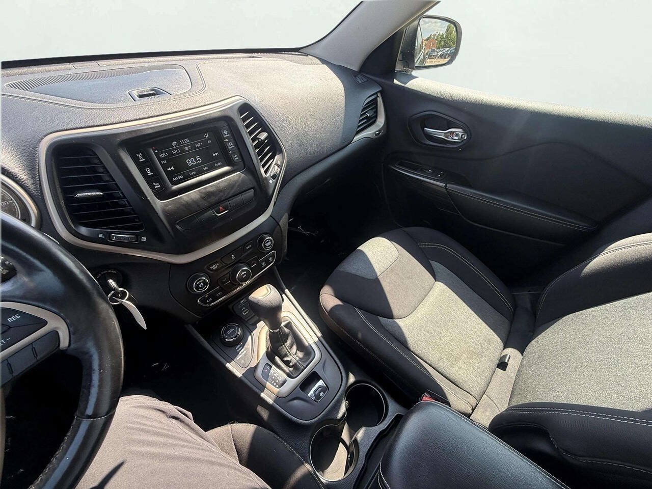 Used 2014 Jeep Cherokee Latitude w/ Cold Weather Group AWD/4WD image 16