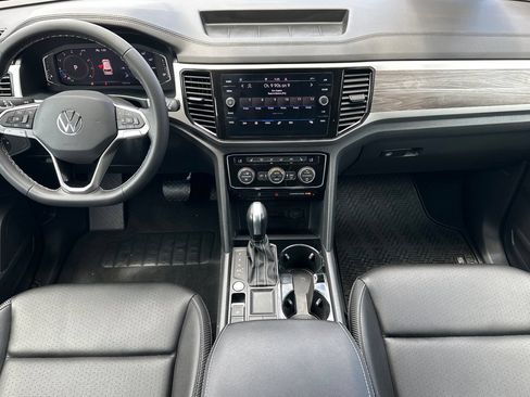 Used 2023 Volkswagen Atlas Cross Sport SE FWD image 13